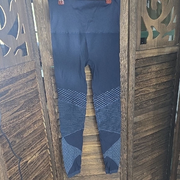 SPANX Black Leggings - Picture 3 of 5